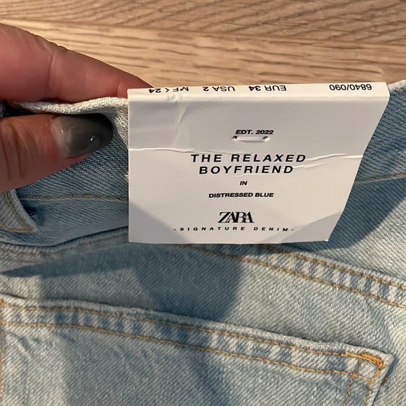 NEW Zara distressed “Relaxed boyfriend “ jeans! - Picture 4 of 4